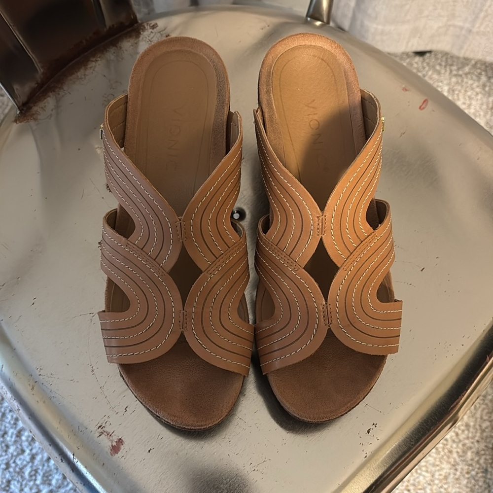 Vionic Sandal Wedges ( Leather upper) - Picture 3 of 6
